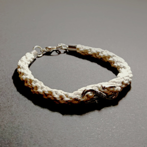 damska męska młodzieżowa bransoletka z elementem ozdobnym w kształcie litery S - żeglarska bransoletka masywna - bransoletka sznurkowa ręcznie pleciona- bransoletka biała sznurek bawełniany naturalny