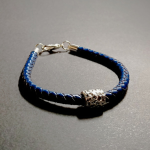 damska bransoletka elegancka granatowa ciemno niebieska - bransoletka rzemień ekologiczny bransoletka damska z koralikiem w kolorze srebra