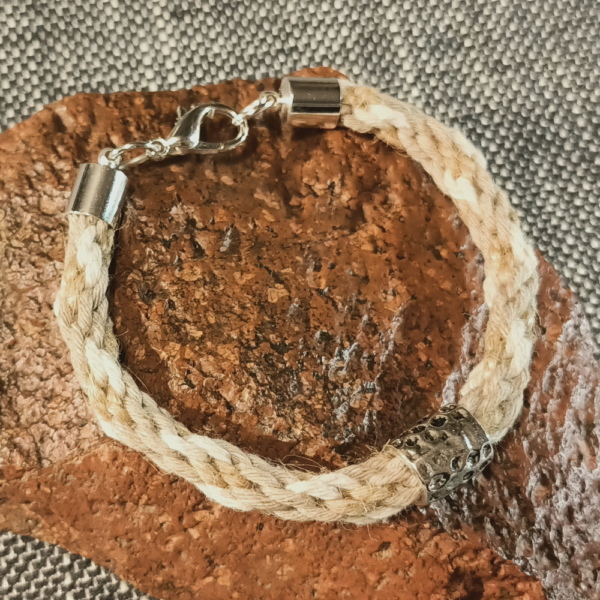 Pleciona bransoletka damska z koralikiem w kolorze srebra 19cm