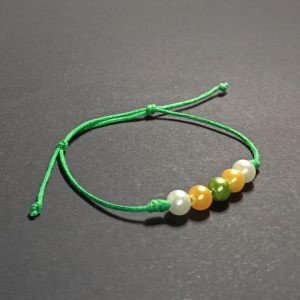 bransoletki przyjaźni sznurkowe z koralikami na zielonym sznurku jubilerskim