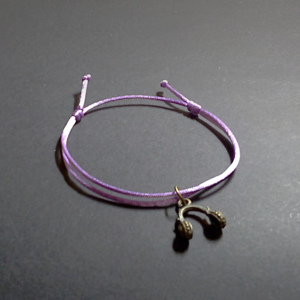 Fioletowa bransoletka ze słuchawkami w kolorze antycznego brązu bransoletka damska