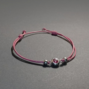 Elegancka skórzana bransoletka ciemno różowa z różową cyrkonią w oprawie ze stali chirurgicznej