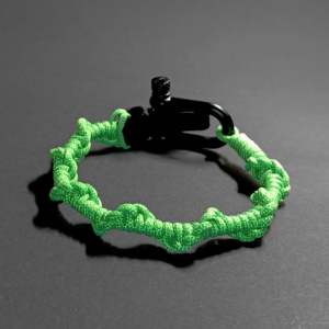 Zielona luminescescyjna jaskrawa bransoletka survival z szeklą stalową - Linka PES L
