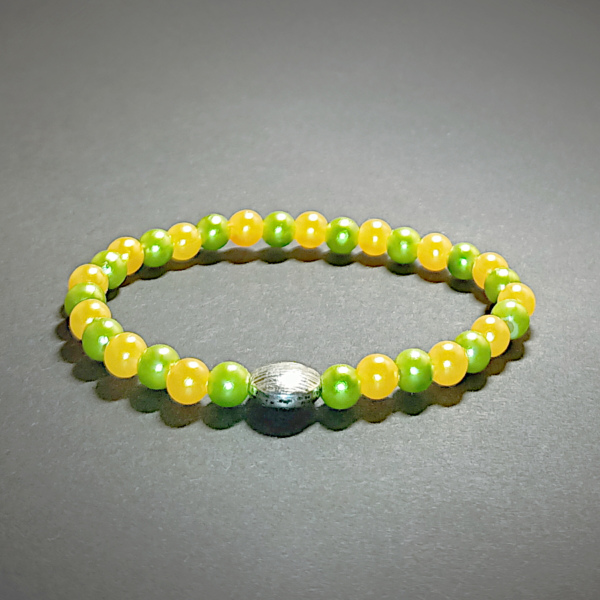 Bransoletka z koralikiem metalowym, zielone i żółte perełki - 16cm