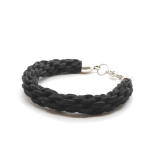 Czarna bransoletka z rzemienia zamszowego - 15,5cm - S083
