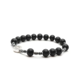 Bransoletka różaniec (10tka) Krzyż św. Benedykta, Onyks 16cm KAM1222